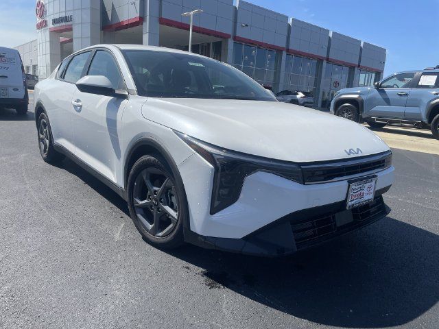 Used 2025 Kia K4 FWD image 10