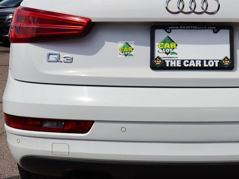 Used 2018 Audi Q3 2.0T Premium w/ Convenience Package AWD/4WD image 19