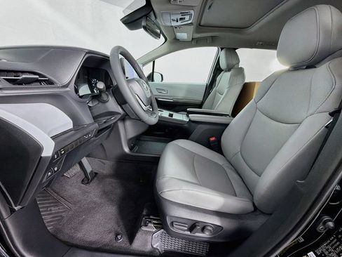 New 2026 Toyota Sienna XLE FWD image 11