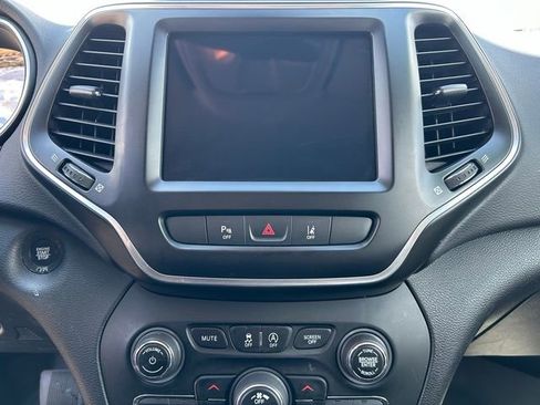 Used 2021 Jeep Cherokee Latitude Lux w/ Comfort/Convenience Group FWD image 16