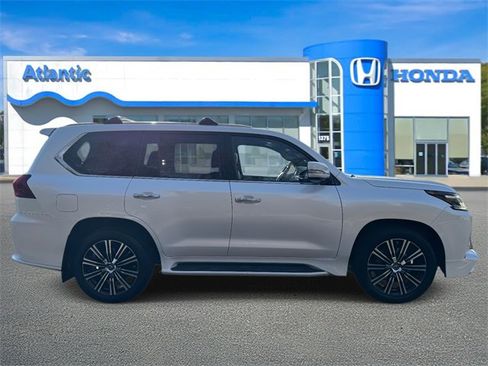 Used 2020 Lexus LX 570 4WD w/ 3rd Row & Luxury Pkg image 4