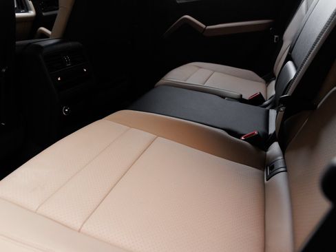 Certified 2025 Porsche Cayenne AWD/4WD image 25