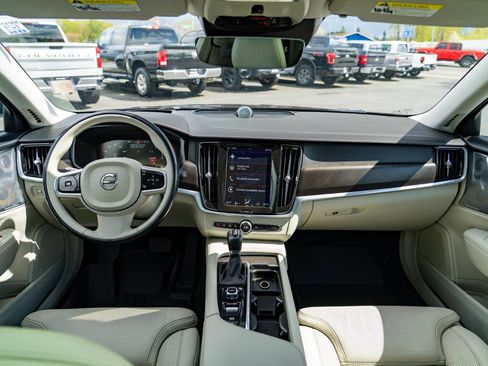 Used 2017 Volvo V90 T6 Cross Country image 21