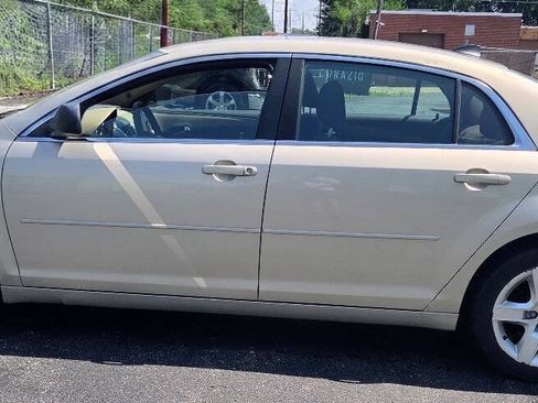 Used 2012 Chevrolet Malibu LS w/ LS Uplevel Package FWD image 2