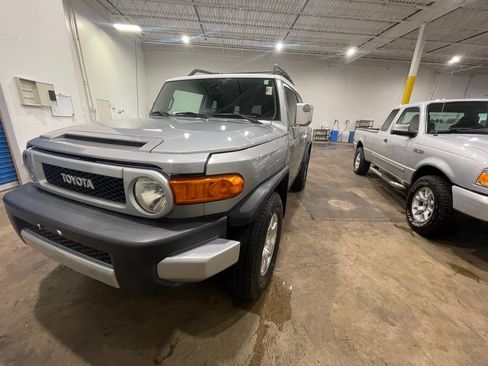 Used 2010 Toyota FJ Cruiser 4WD image 3