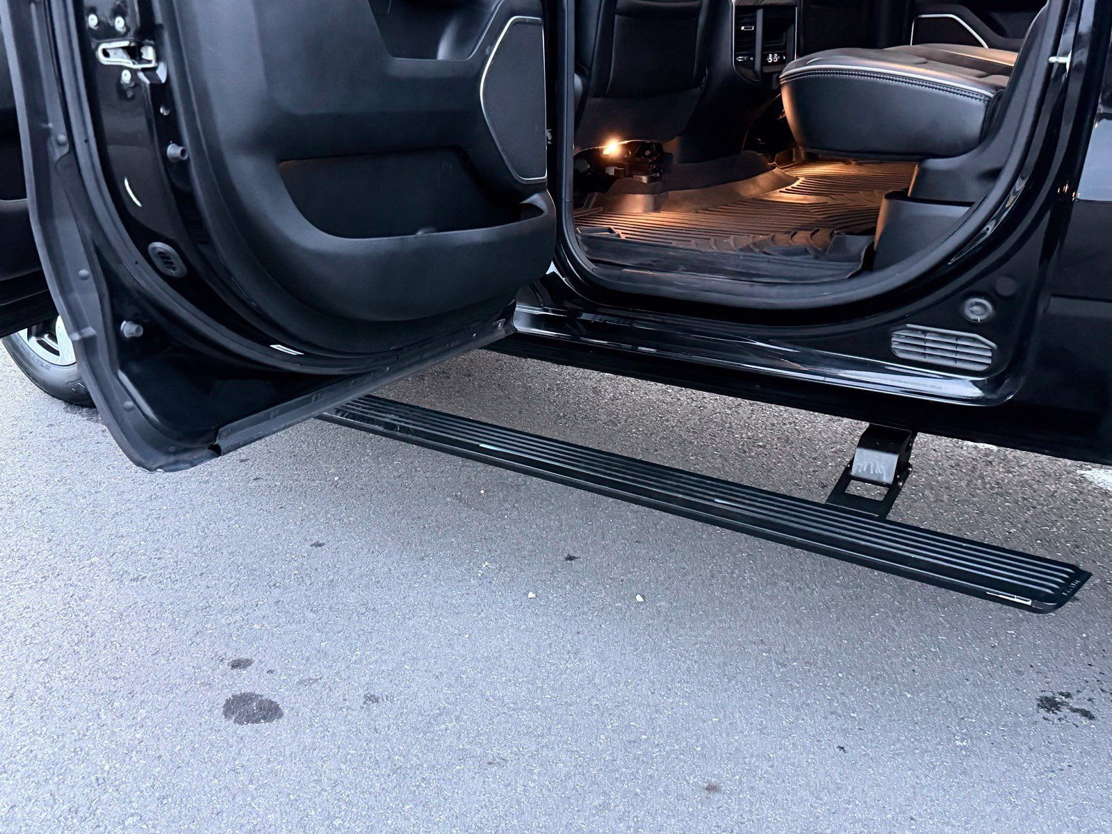 Used 2019 RAM 1500 Laramie AWD/4WD image 22