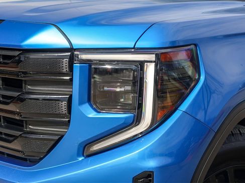 Used 2024 GMC Sierra 1500 Elevation image 3