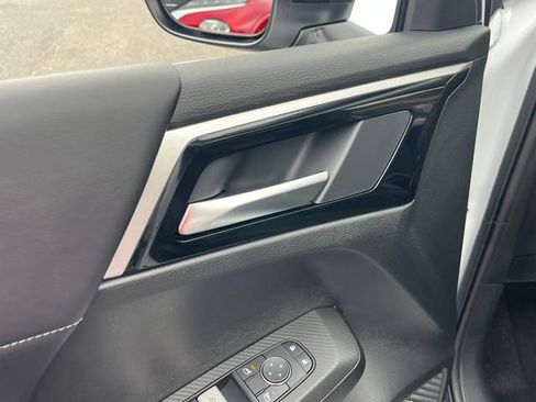 New 2026 Mitsubishi Outlander LE FWD image 12