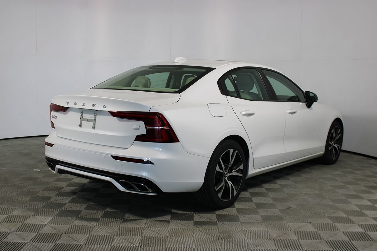 Used 2021 Volvo S60 T8 R-Design Expression AWD/4WD image 6
