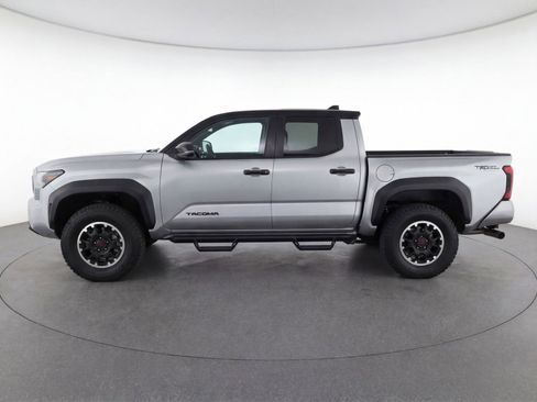 Used 2025 Toyota Tacoma TRD Off-Road AWD/4WD image 5