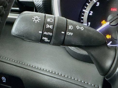 Used 2023 Toyota Highlander XSE FWD image 13