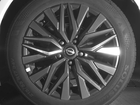 Used 2025 Nissan Altima 2.5 SV FWD image 14