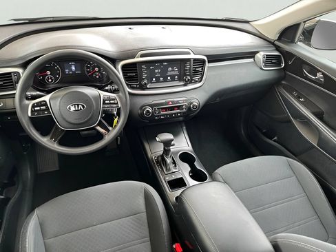 Used 2019 Kia Sorento AWD V6 image 10