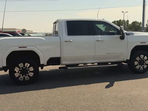 Used 2026 GMC Sierra 3500 Denali w/ Denali Reserve Package AWD/4WD image 9