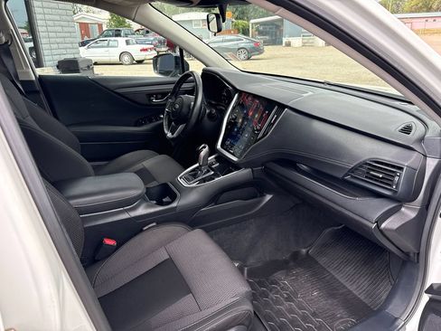 Used 2025 Subaru Outback Premium AWD/4WD image 18