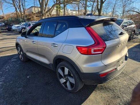 Certified 2023 Volvo XC40 Recharge Ultimate image 3