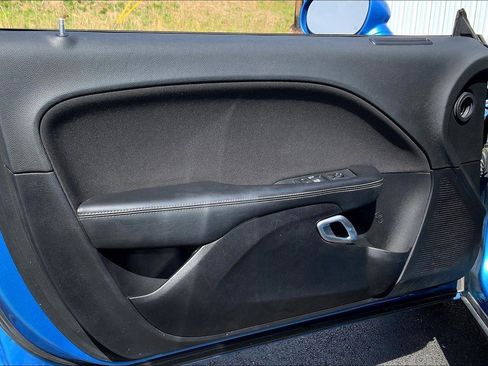 Used 2019 Dodge Challenger SXT image 17