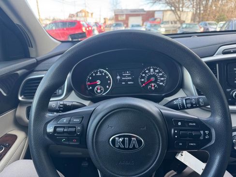 Used 2016 Kia Sorento FWD image 29