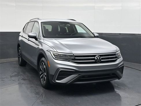 Used 2023 Volkswagen Tiguan S image 2