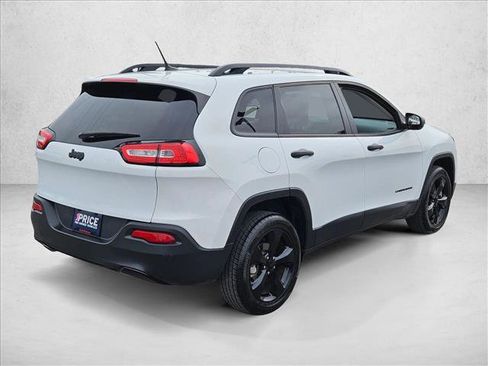 Used 2017 Jeep Cherokee Altitude image 5