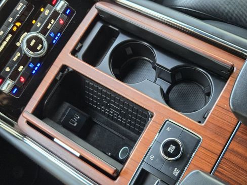 Used 2023 Lincoln Navigator Reserve image 18