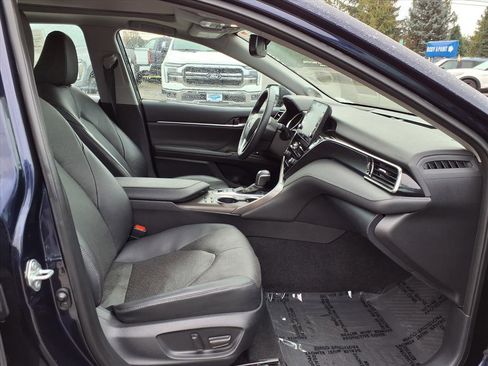 Used 2022 Toyota Camry XLE image 6