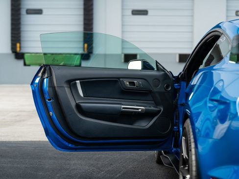 Used 2021 Ford Mustang Shelby GT500 w/ Carbon Fiber Track Pack image 24