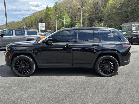 Used 2022 Jeep Grand Cherokee Altitude image 4