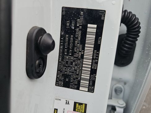 Used 2022 Toyota Corolla Cross XLE w/ Convenience Package image 21