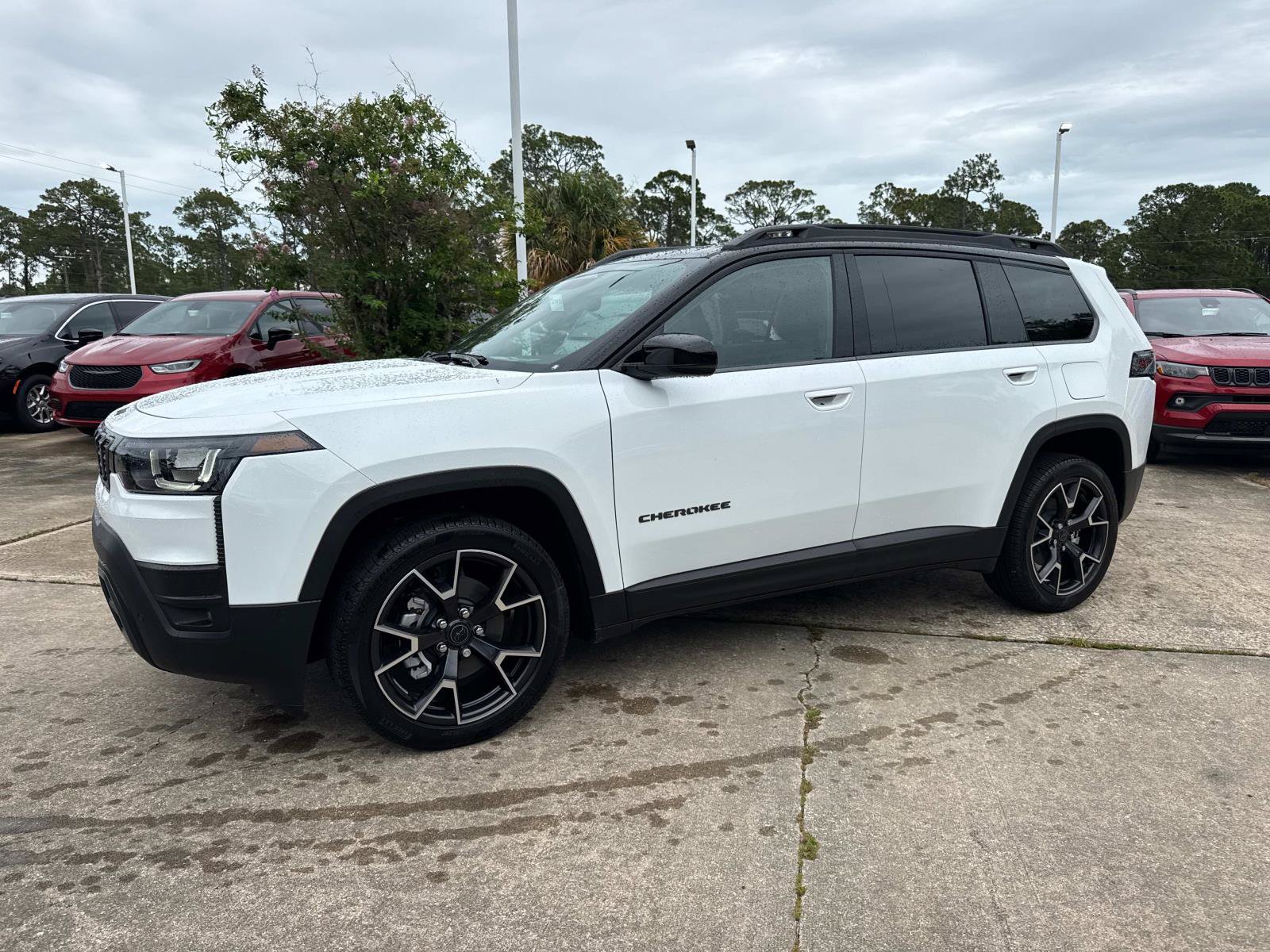 New 2026 Jeep Cherokee Overland w/ Trailer Tow Group AWD/4WD image 7