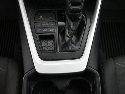 Used 2021 Toyota RAV4 XLE AWD/4WD image 14