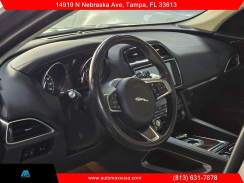Used 2019 Jaguar F-PACE Prestige AWD/4WD image 16