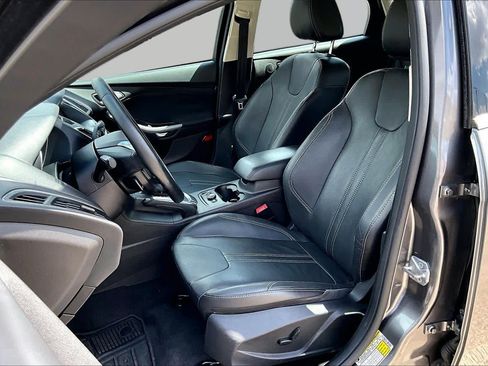 Used 2013 Ford Focus Titanium FWD image 8