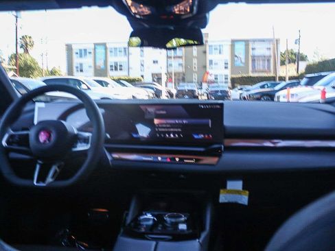 New 2026 BMW i5 eDrive40 w/ M Sport Package RWD image 12