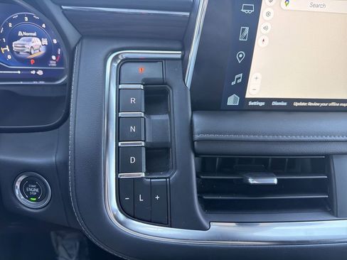 Used 2023 Chevrolet Tahoe Z71 w/ Luxury Package AWD/4WD image 16