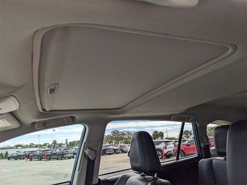 Used 2017 Toyota RAV4 Limited image 22