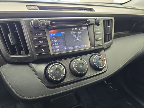 Used 2018 Toyota RAV4 LE image 19