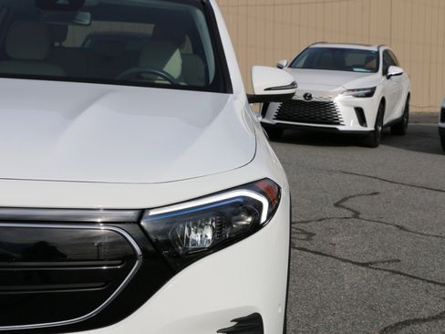 Used 2023 Mercedes-Benz EQB 300 4MATIC image 13