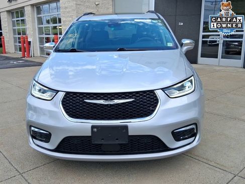 Used 2022 Chrysler Pacifica Limited AWD/4WD image 9