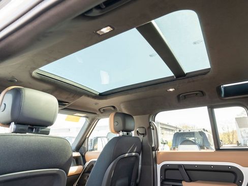 New 2025 Land Rover Defender 110 V8 image 21