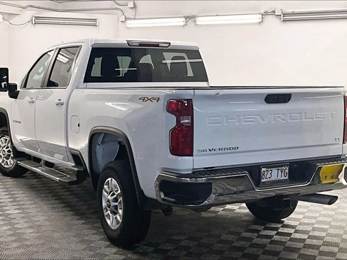 Used 2024 Chevrolet Silverado 2500 LT AWD/4WD image 10