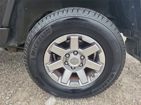 Used 2014 Toyota FJ Cruiser 4WD image 9