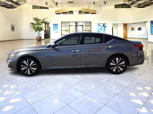 Used 2019 Nissan Altima 2.5 SV FWD image 8