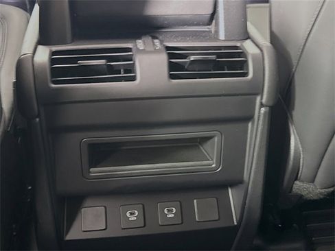 Used 2025 Land Rover Defender 110 S image 27