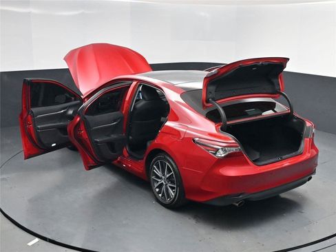 Used 2023 Toyota Camry XLE w/ Navigation Package image 27