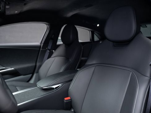 Used 2025 Lucid Air Pure image 57