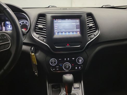 Used 2020 Jeep Cherokee Latitude w/ Cold Weather Group image 20