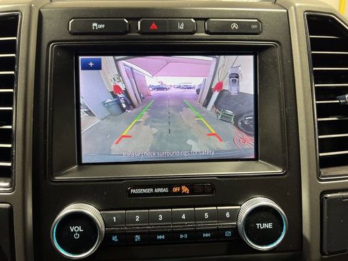 Used 2021 Ford Expedition XLT image 27