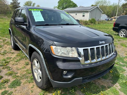Used 2011 Jeep Grand Cherokee Laredo image 3