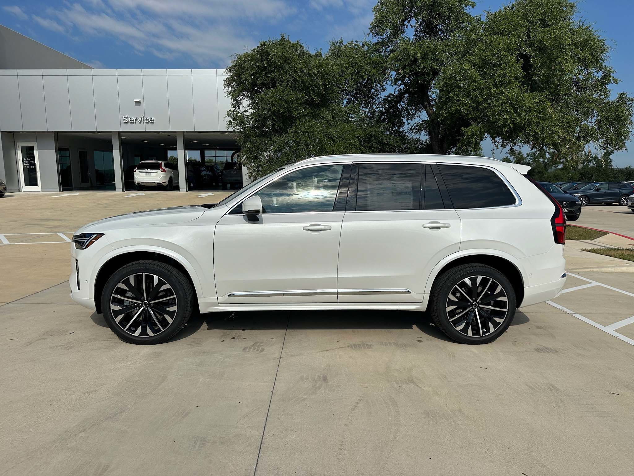 Used 2026 Volvo XC90 B6 Plus w/ Protection Package AWD/4WD image 3